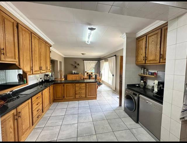 3 BEDROOM HOUSE FOR SALE IN BRACKENHURST